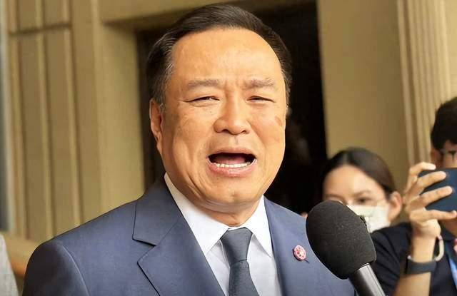 事情越闹越大！洪森使出的新招数，要断了佩通坦后路